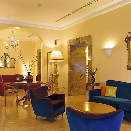 Lancelot Hotel