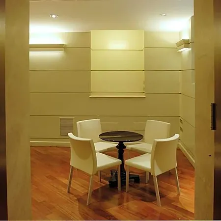 Lancelot Hotel