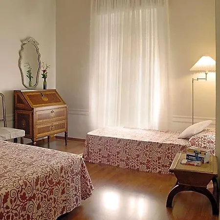 Lancelot Hotel 3*
