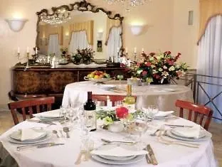 Lancelot Hotel
